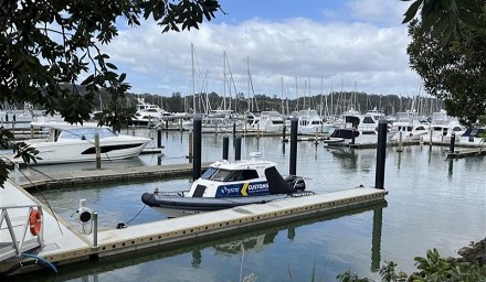 Unloading of import cargo from airplane