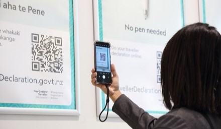 Unloading of import cargo from airplane